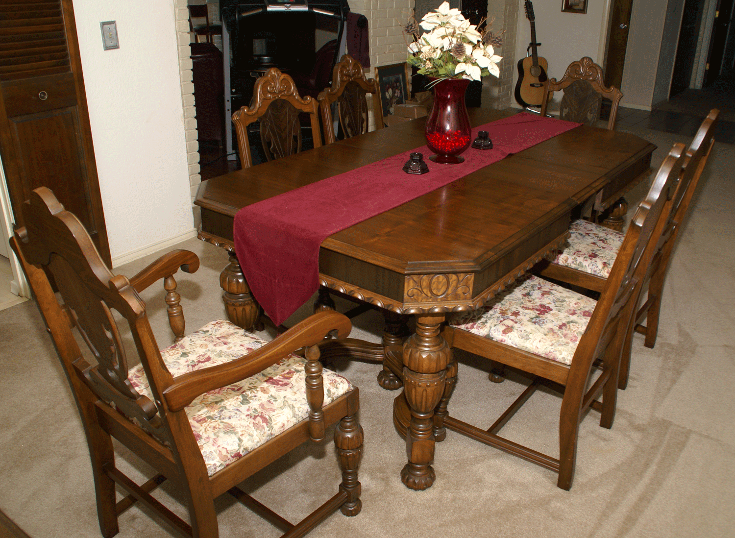 1920s dining room with benches