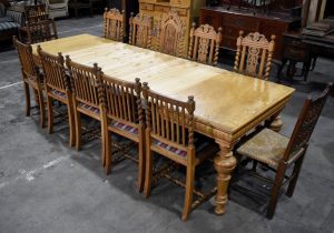 Antique Vintage Bulbous Oak Extending 12 Seater Dining Table with regard to proportions 1600 X 1122