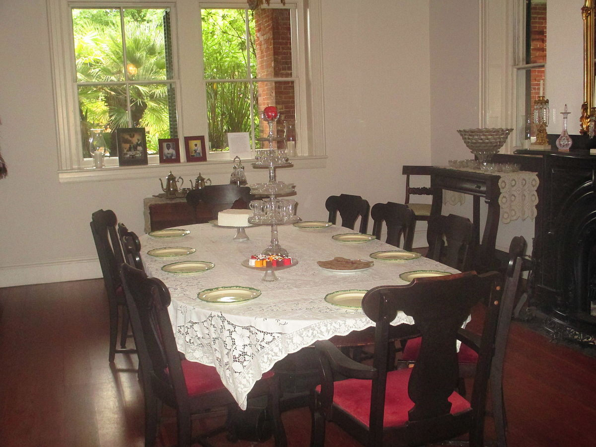 Fileformal Dining Table At Bellamy Mansion Wilmington Nc in size 1200 X 900