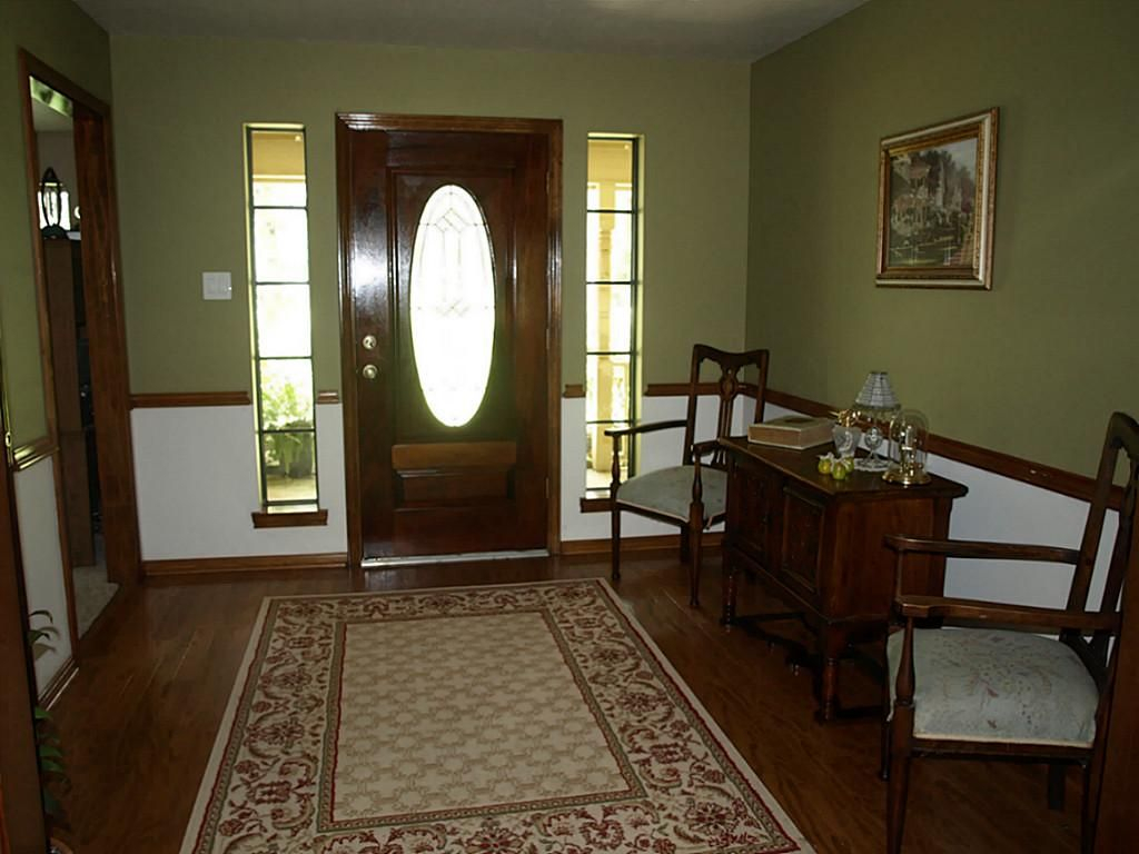 For Dining Room Stained Wood Chair Rail Tan Color Walls with regard to proportions 1024 X 768