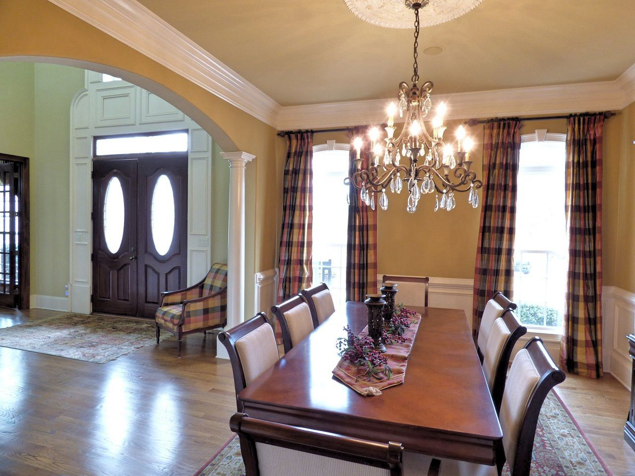 Large Formal Dining Room With Wainscoting Chair Rails inside measurements 1280 X 960