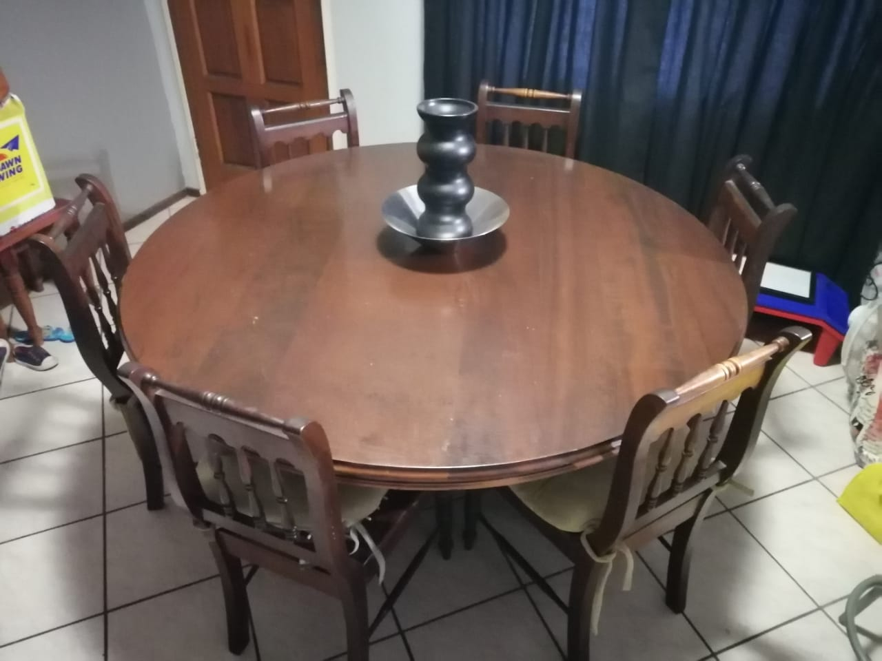 Round Dining Room Table And 6 Chairs in dimensions 1280 X 960