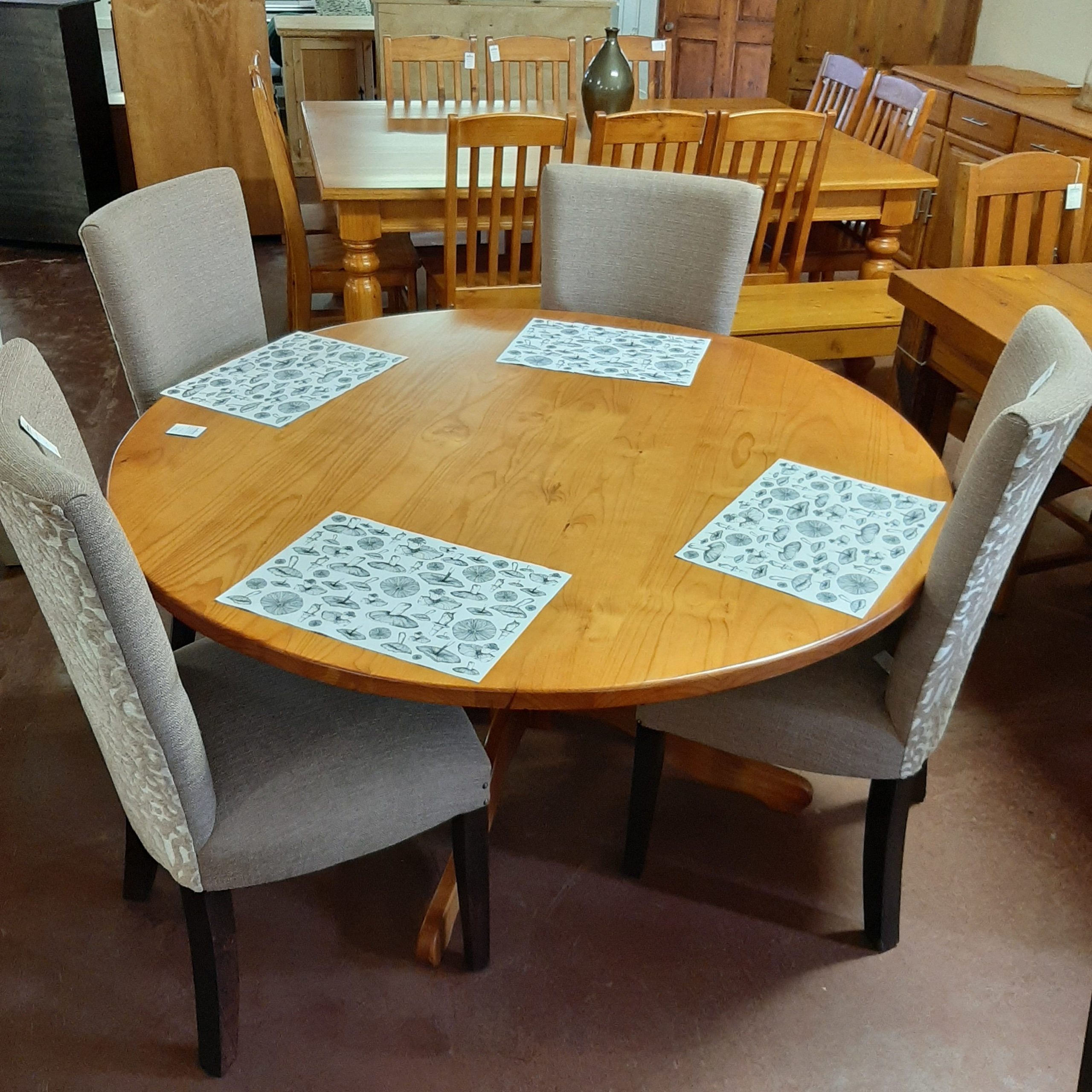 Round Dining Table within measurements 3024 X 3024